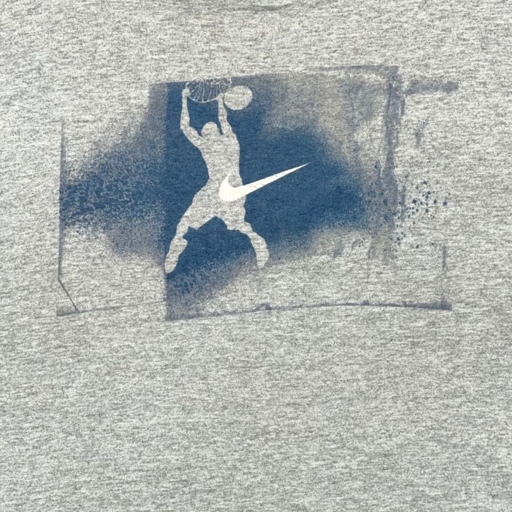 Nike VINTAGE Nike Shirt Adult 2XL Gray Basketball Dunk Streetwear Swoosh 90s Size US XXL / EU 58 / 5 - 2 Thumbnail