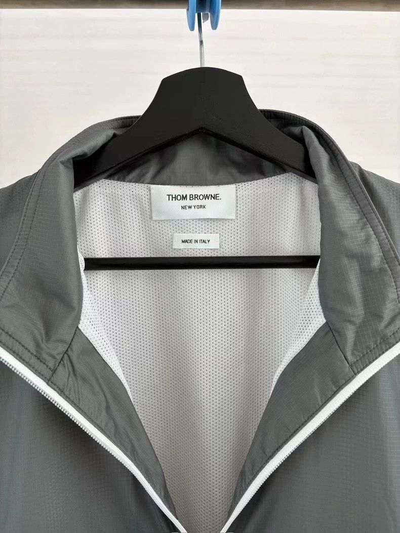 Thom Browne Thom Browne size3 Gray four stripe nylon zipper jacket Size US L / EU 52-54 / 3 - 3 Thumbnail