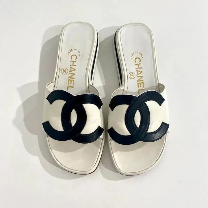 Chanel os11x0526 Vintage CC Slide Sandals in Black/White Size US 6 / IT 36 - 3 Thumbnail