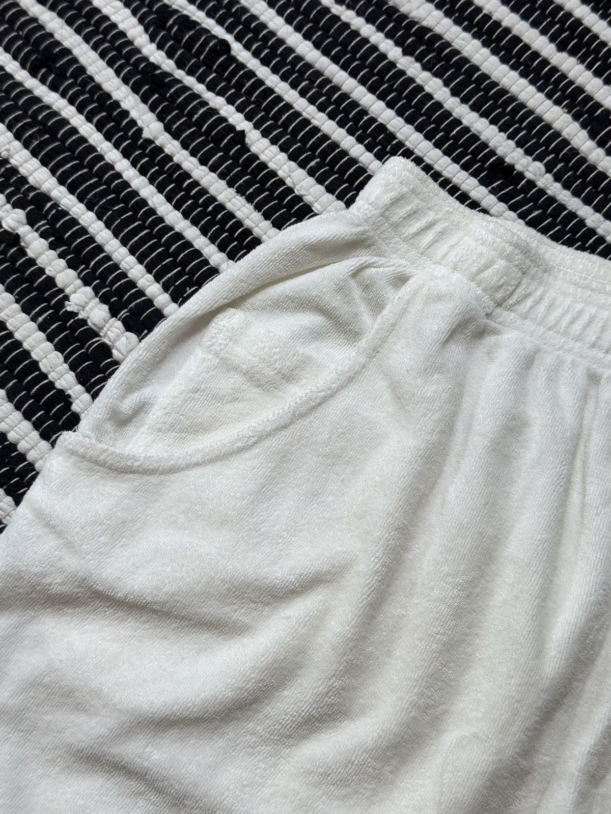 Adidas VINTAGE ADIDAS PLUSH Y2K SHORTS Size 30" / US 8 / IT 44 - 5 Thumbnail