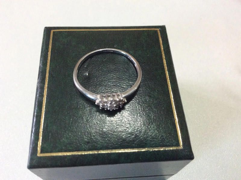 Other 9ct gold diamond set 4.4 g ring size O Size ONE SIZE - 8 Thumbnail