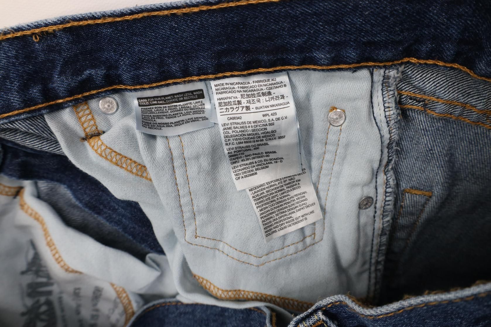 Levi's Vintage Y2K Levis 550 Relaxed Fit Denim Jeans Blue Cotton Size US 36 / EU 52 - 7 Thumbnail