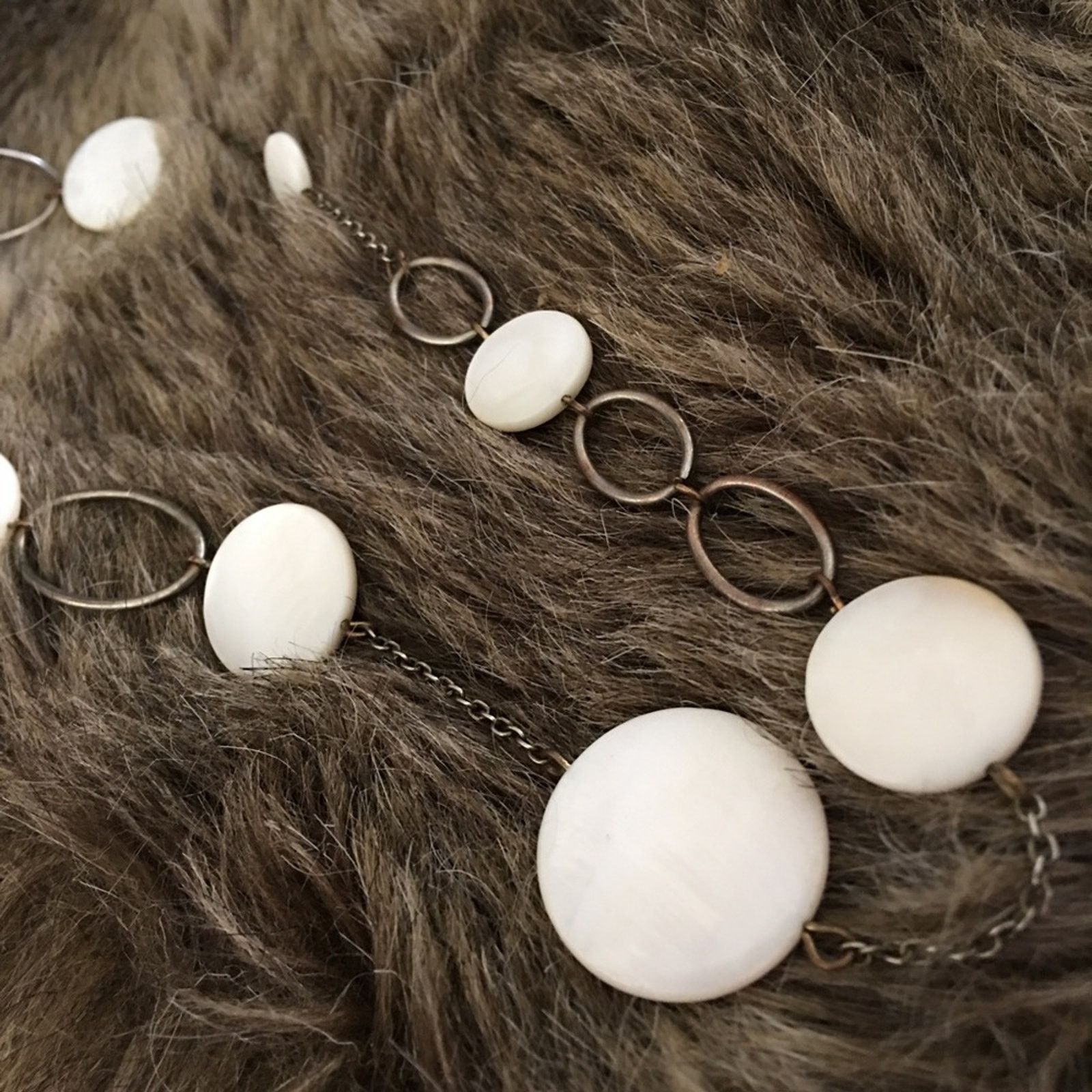 Vintage Vintage mother of pearl disc silver tone necklace Size ONE SIZE - 6 Thumbnail