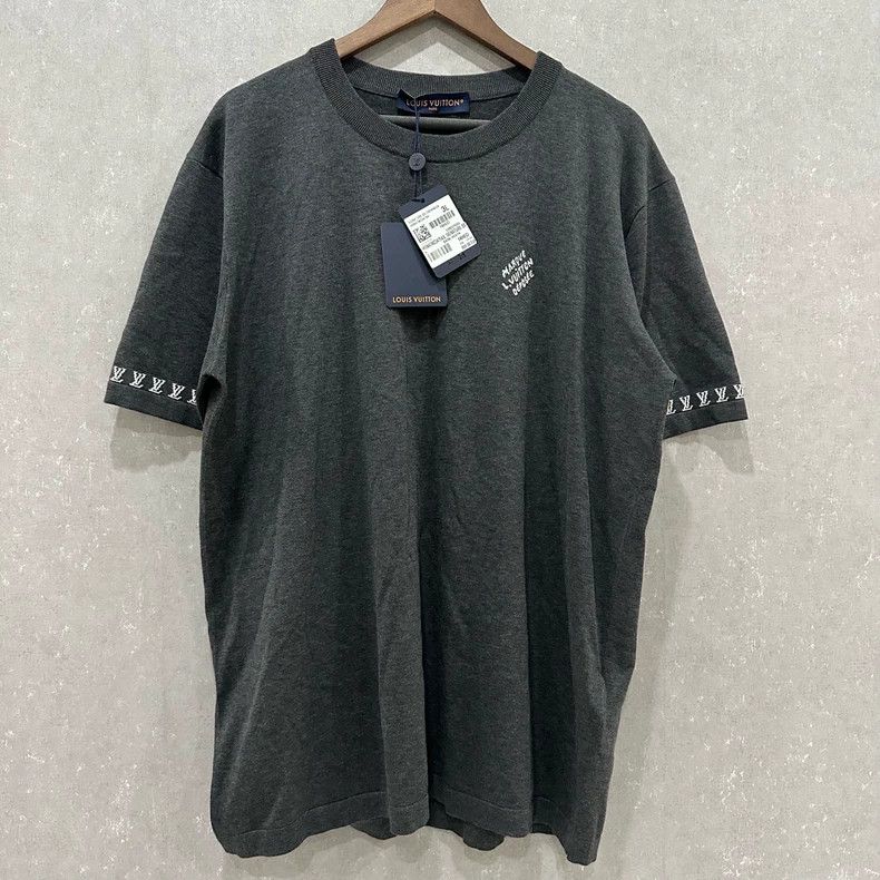 Louis Vuitton Louis Vuitton Cuff letter logo short sleeve Size US XXL / EU 58 / 5 - 1 Thumbnail