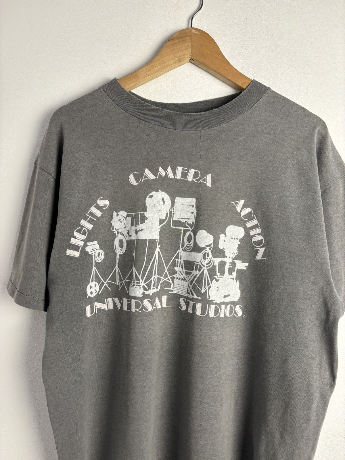 Hanes Vintage 90s Universal Studios Crazy Faded Singlestitch Tee Size US XL / EU 56 / 4 - 2 Thumbnail