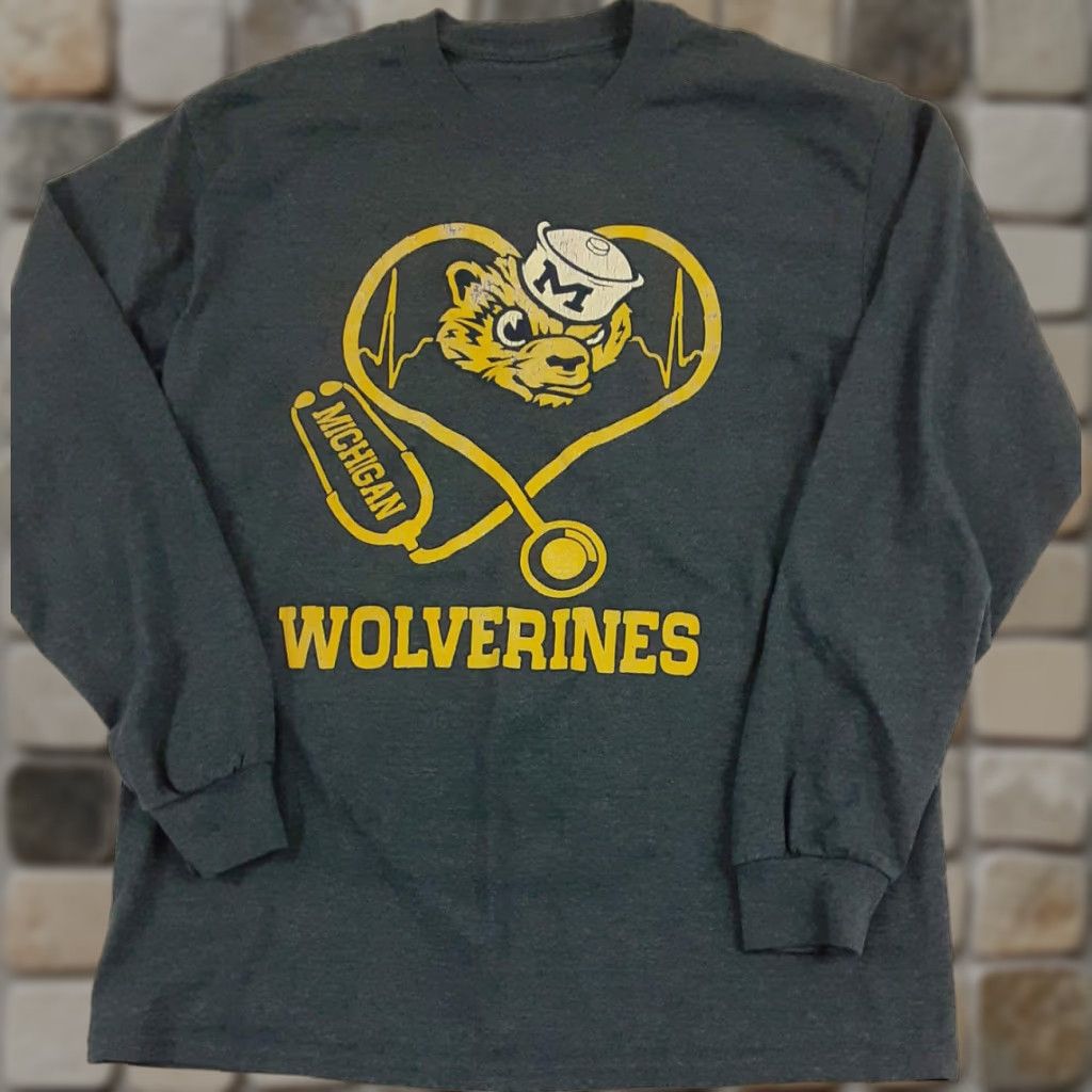 Vintage VINTAGE Michigan Wolverine Heart Doctors T-Shirt Med Mascot Biff Shirt Unisex M Blue 1970s Graphic Medical Mens Womens Boys Girls Size US M / EU 48-50 / 2 - 1 Thumbnail