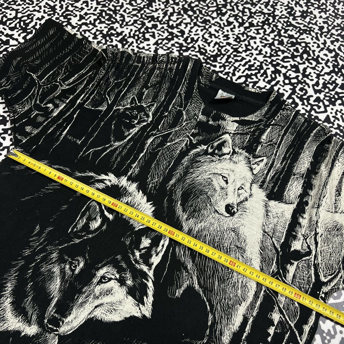 Vintage Vintage 1992 Wolf Harlequin Over Print T-shirt Faded Style Size US L / EU 52-54 / 3 - 13 Thumbnail