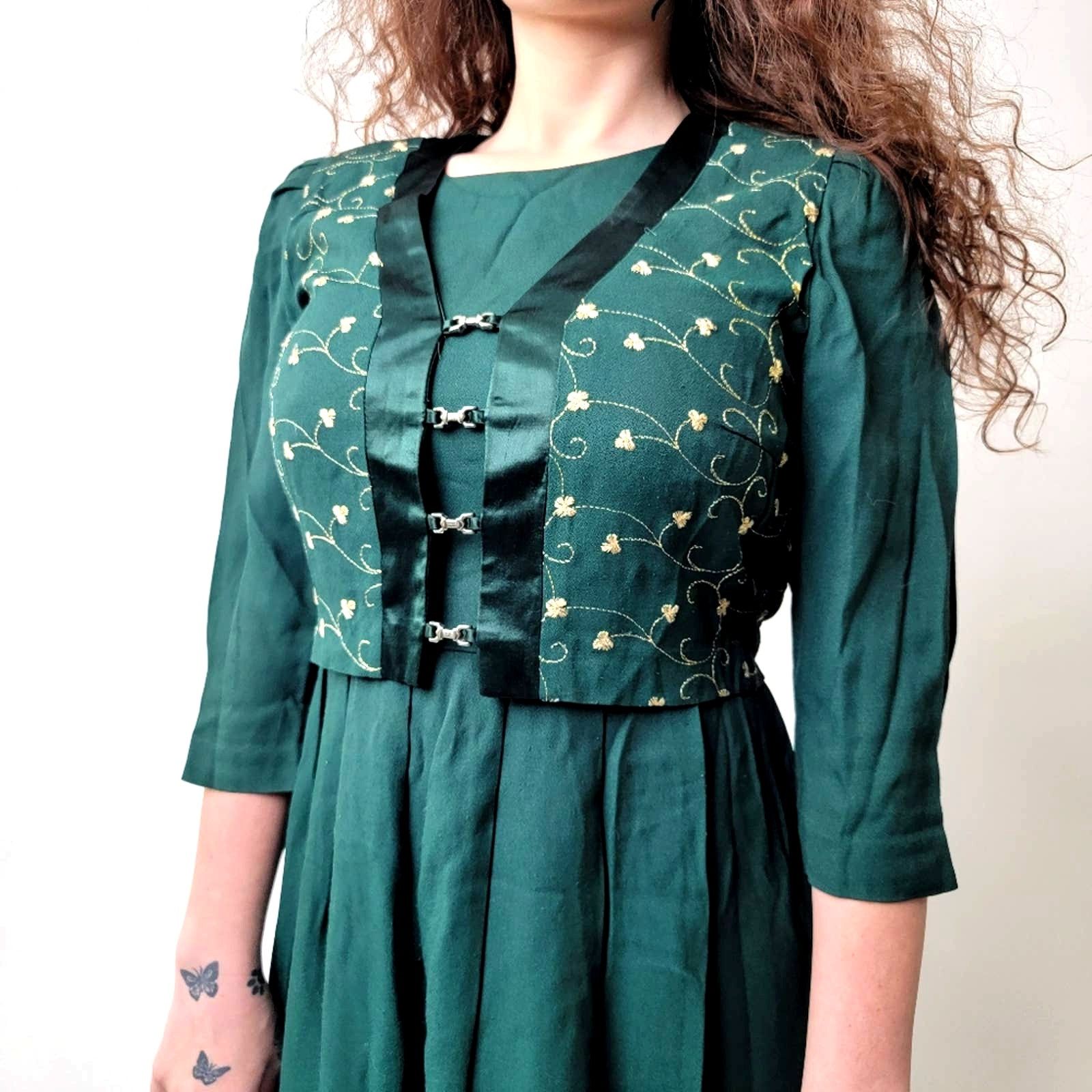Vintage Vintage German Cottagecore Embroidered Emerald Plaid Dress Size M / US 6-8 / IT 42-44 - 3 Thumbnail