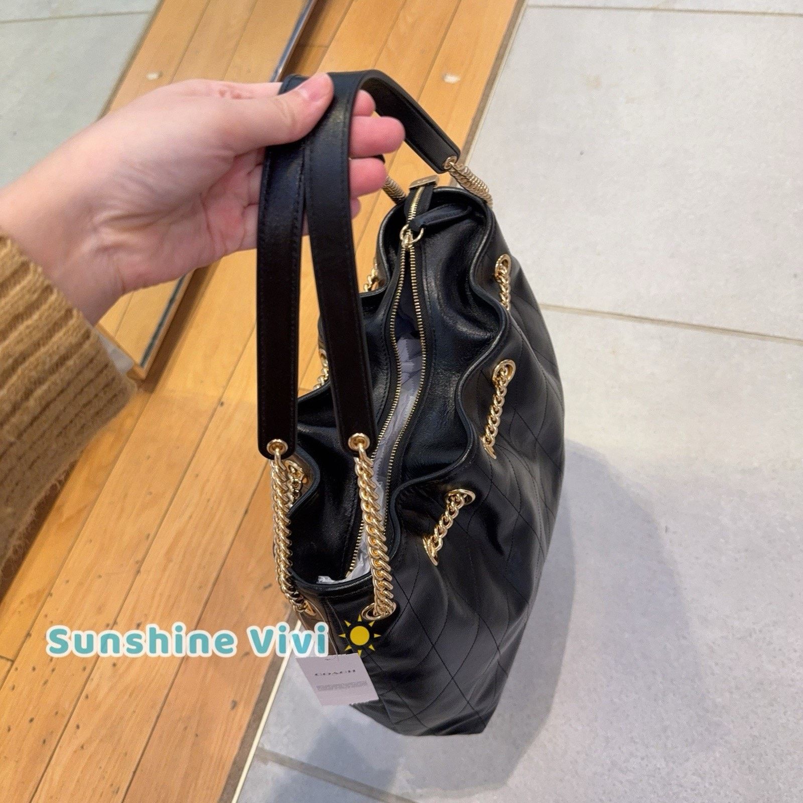 Coach NWT COACH Evelyn Shoulder Bag Leather Gold/Black CDR00 Size ONE SIZE - 6 Thumbnail