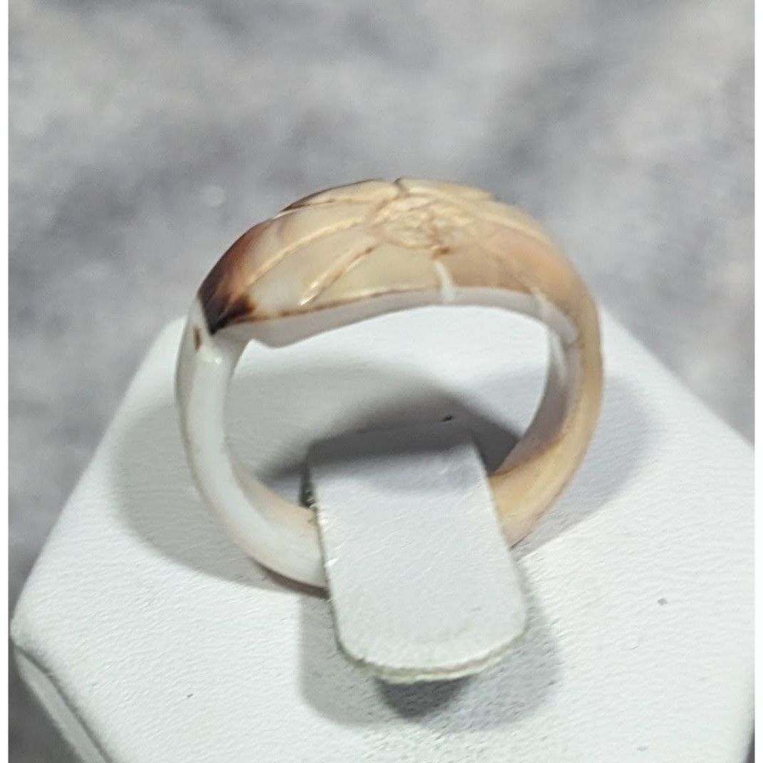 Other Vintage Carved Cream Shell Flower Ring Size 5 3/4 Size ONE SIZE - 6 Thumbnail