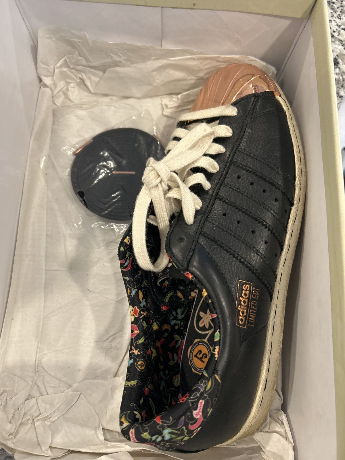Adidas Adidas superstars Size US 10.5 / EU 43-44 - 1 Thumbnail