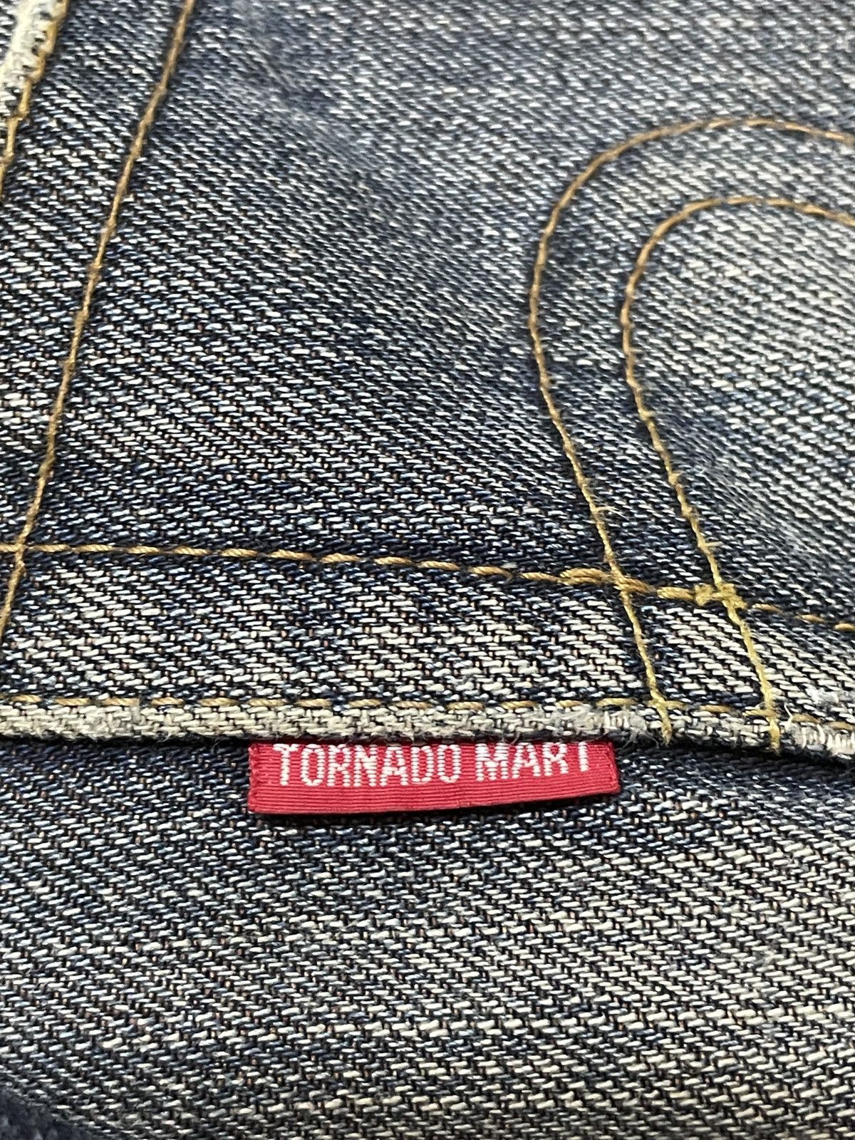 Le Grande Bleu (L.G.B.) Very Rare Design Vintage Tornado Mart Distressed Jeans 2000s Size US 33 - 9 Thumbnail