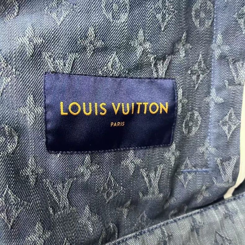 Louis Vuitton Louis Vuitton Blue logo printed single-breasted casual lon Size US M / EU 48-50 / 2 - 2 Thumbnail