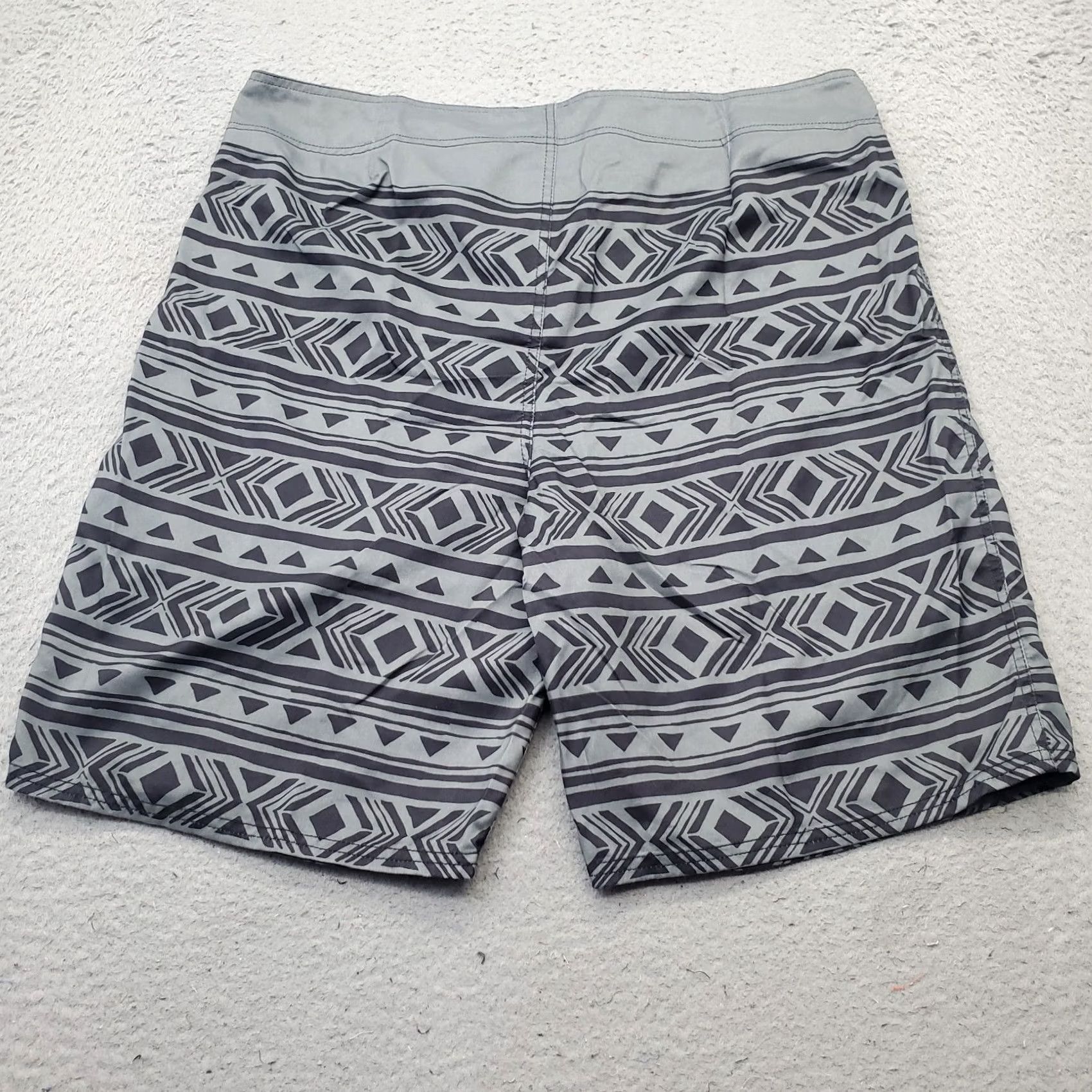Life is Good Life is Good Mens Board Shorts 40 Multicolor Pattern High Rise Drawstring Waist Mens Size 40 Multicolor Pattern Geometry Outdoor Men Size US 40 / EU 56 - 2 Thumbnail