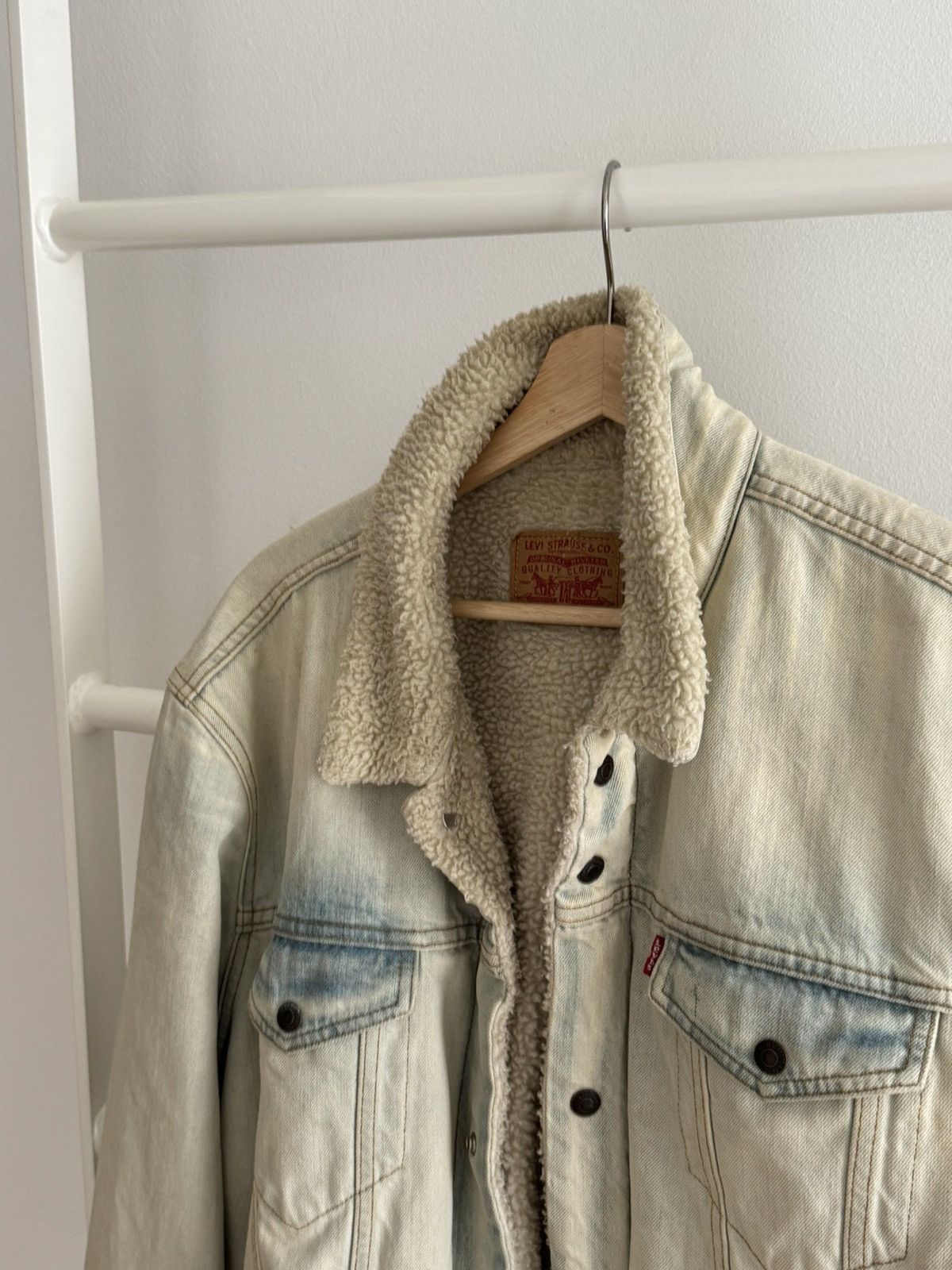Levi's × Supreme Supreme Levi's Bleached Sherpa Trucker Jacket Size US XL / EU 56 / 4 - 2 Thumbnail