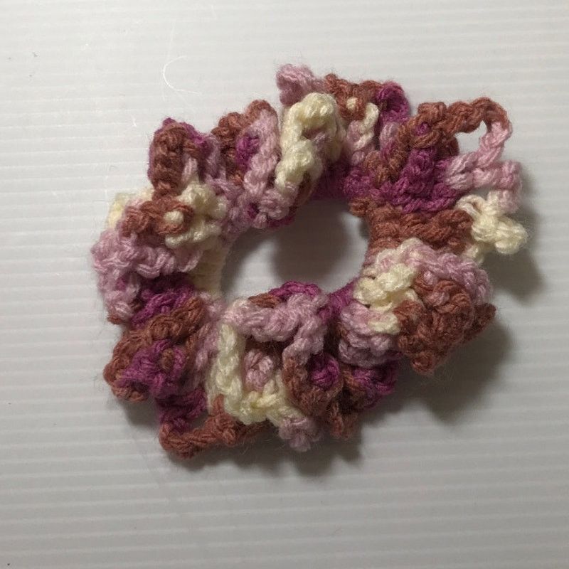 Handmade NWT Pink Cream Handmade Crocheted Hair Scrunchie Size ONE SIZE - 1 Thumbnail