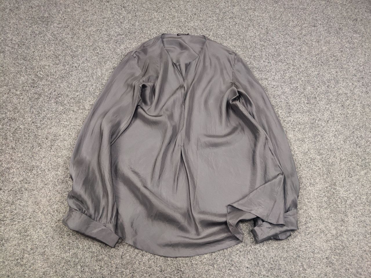 Designer Susanne Bommer Design Boxy Silk Silver gray blouse Size M / US 6-8 / IT 42-44 - 2 Thumbnail