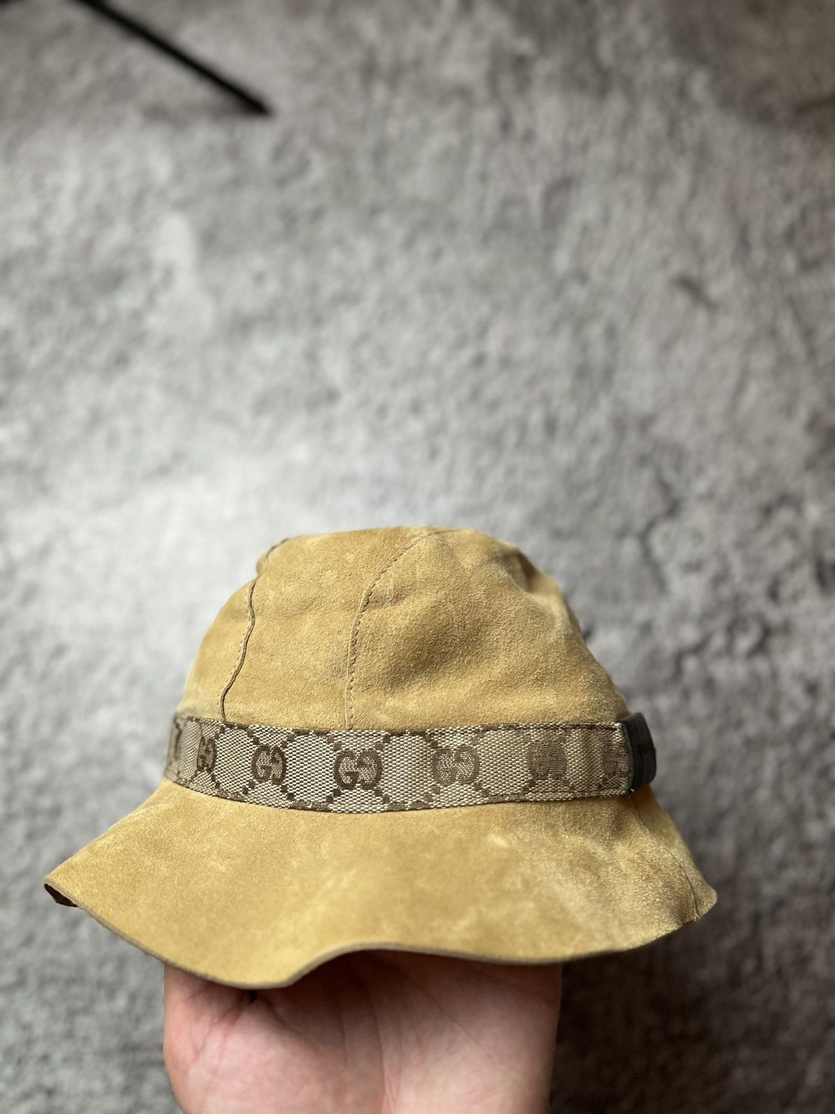 Gucci NEW WITH TAGS SIZE SMALL Gucci bucket suede bucket hat Size ONE SIZE - 2 Thumbnail