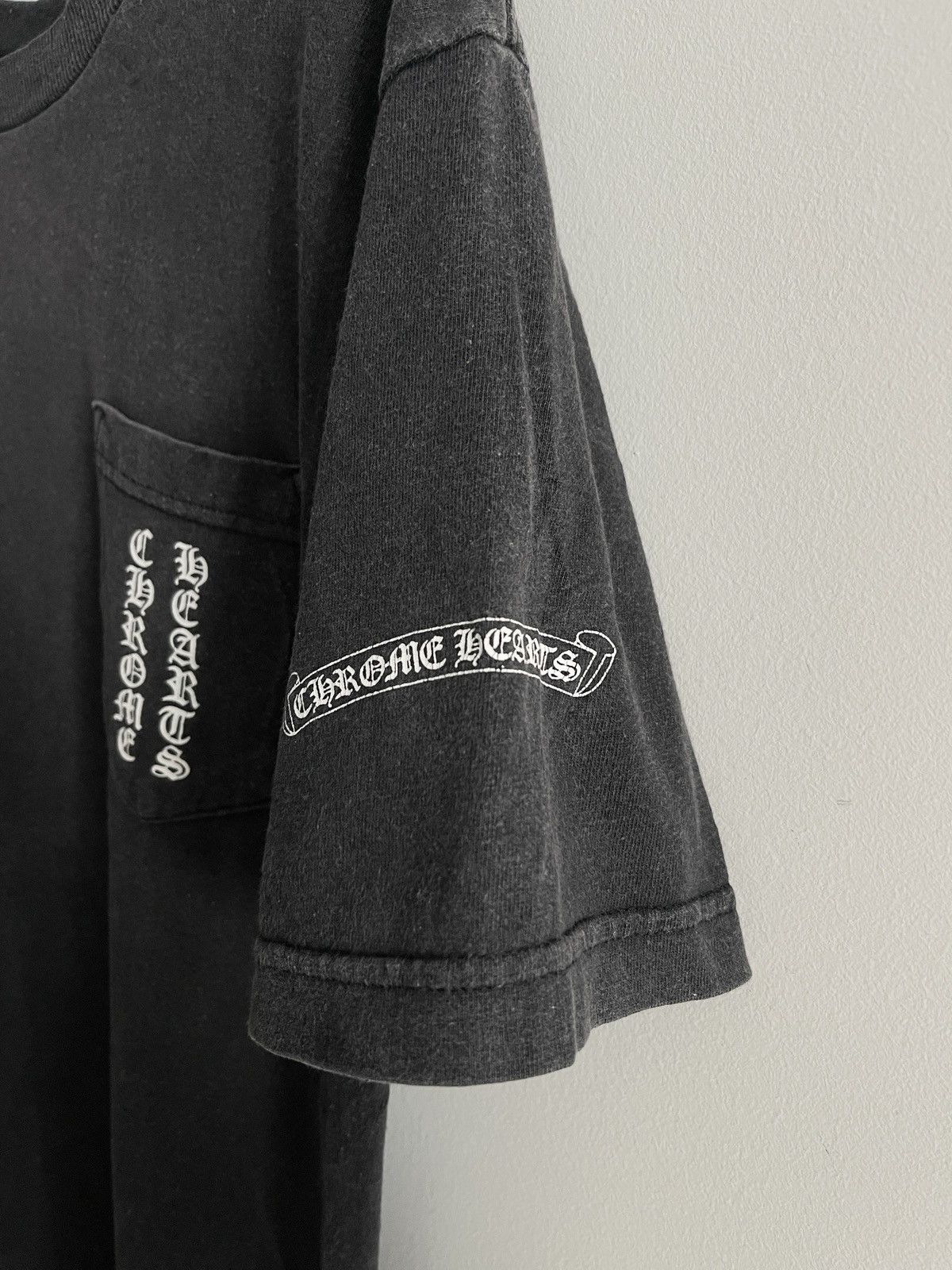 Chrome Hearts 2000s Chrome Hearts Scripts Jumbo Scroll Logo Tee Size US M / EU 48-50 / 2 - 6 Thumbnail