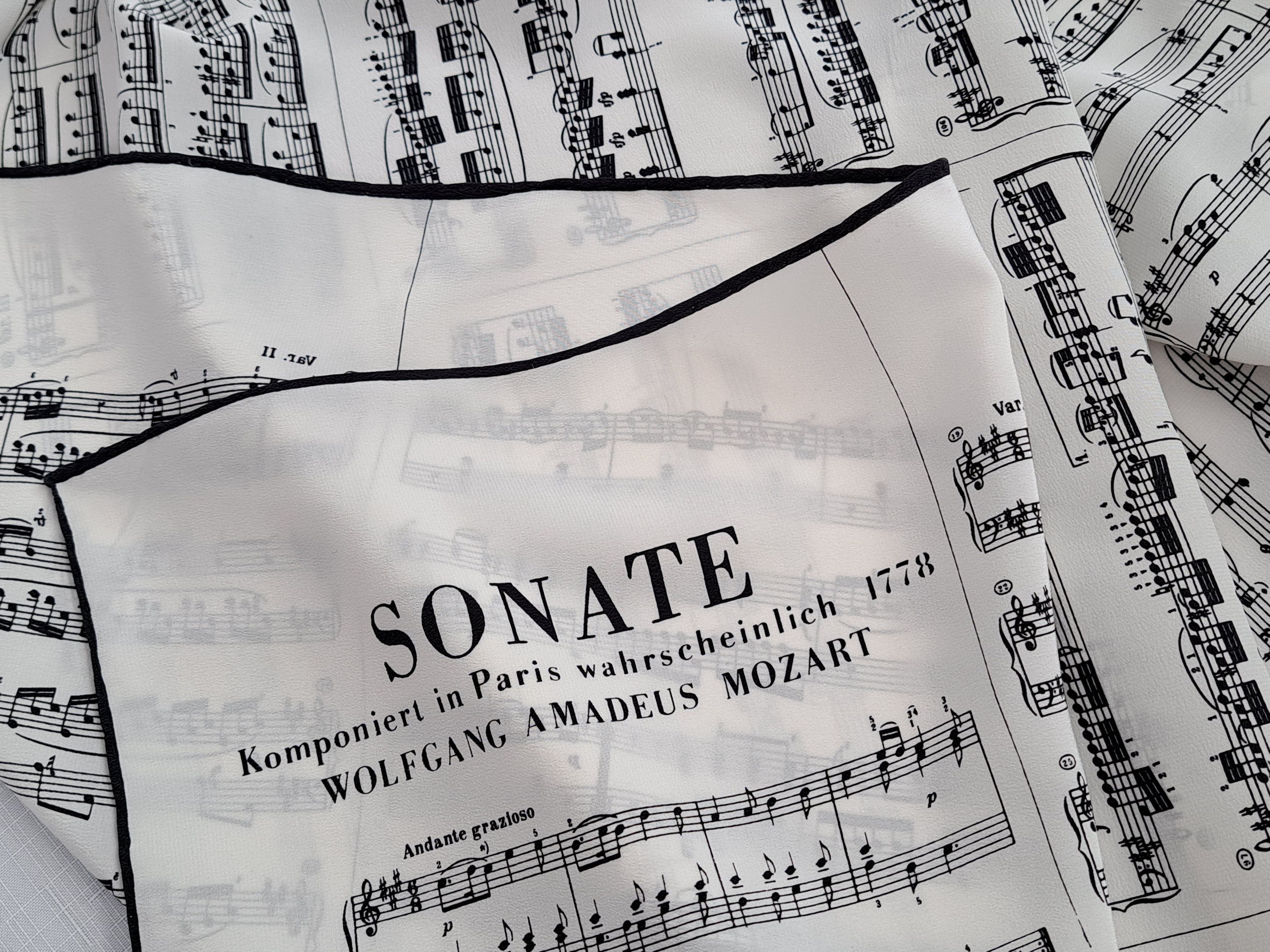 Vintage Vintage Rare Wolfgang Amadeus MOZART Sonate silk scarf. Size ONE SIZE - 1 Thumbnail