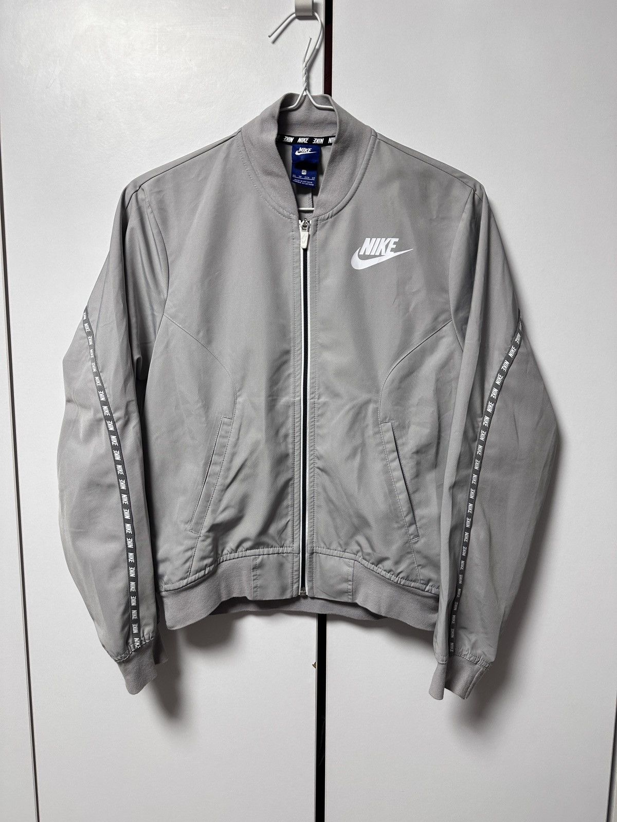 Nike Nike lightweight bomber jacket, perfect condition, size xs Size XS / US 0-2 / IT 36-38 - 1 Thumbnail