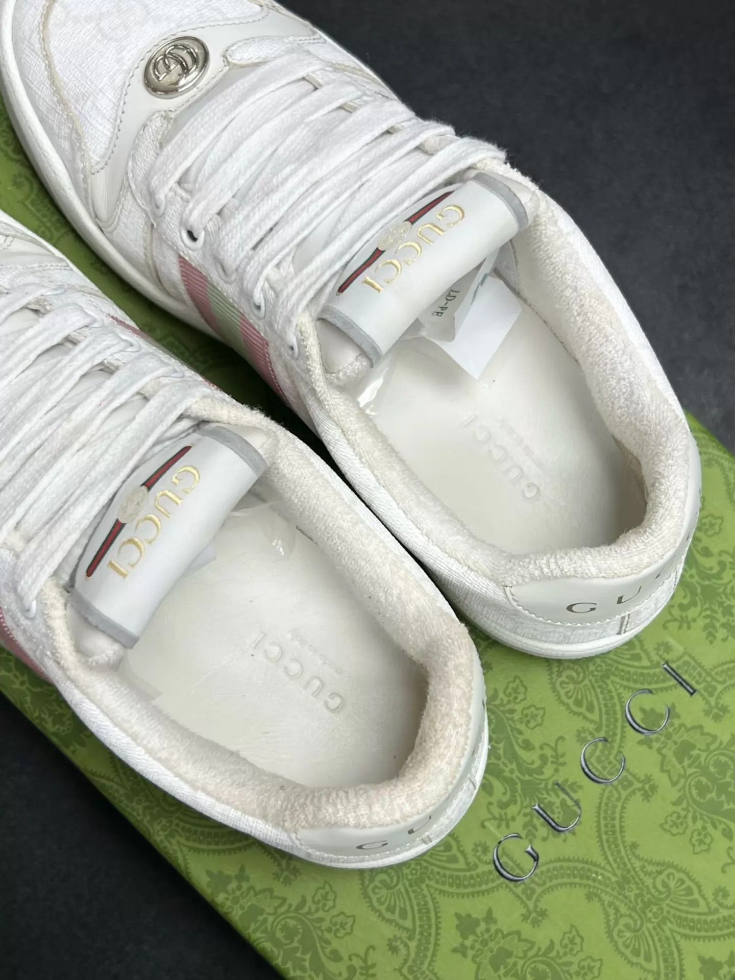 Gucci GUCCI Gray & White Sneakers 36 (Lightly Used) Size US 5.5 / IT 35.5 - 4 Thumbnail
