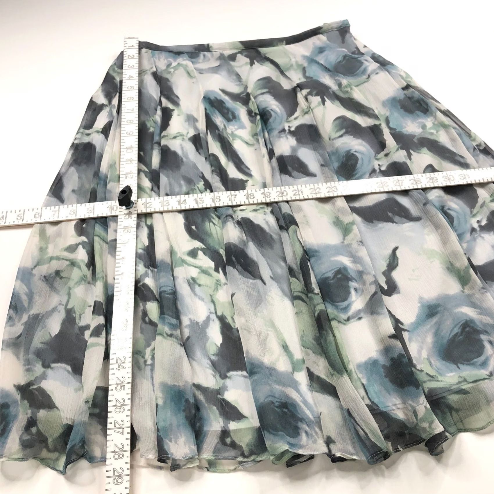 Coldwater Creek Coldwater Creek Skirt Ladies Small 14-16 33In 100% Silk Gray Floral Pull On Mini Short Boho Vintage? No Size 36" / US 14 / IT 50 - 2 Thumbnail