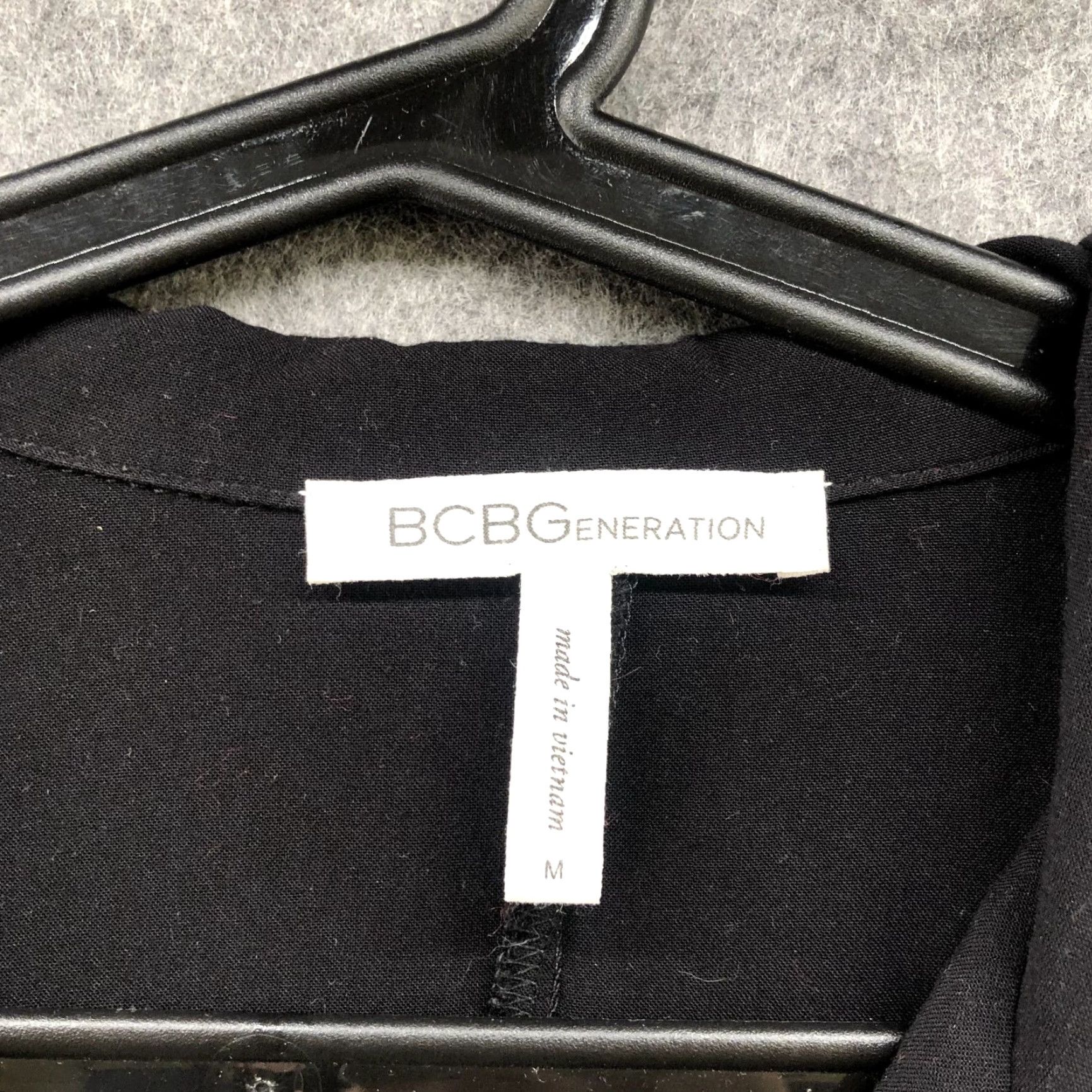 BCBGeneration BCBGeneration Tie Front Top Womens M Black Roll Tab Sleeve Collared Split Neck Blouse Size M / US 6-8 / IT 42-44 - 5 Thumbnail