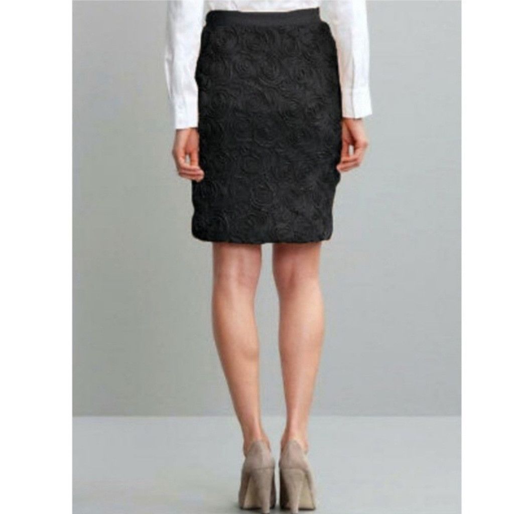 Banana Republic NWT Banana Republic Black Rosette Mini Pencil Skirt Size 26" / US 2 / IT 38 - 2 Thumbnail