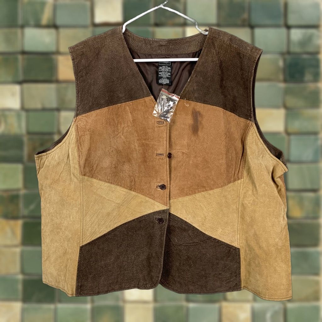Vintage VINTAGE Outbrook Patchwork Suede Leather Vest 4XL Women's Button Front Western Boho Stains Size XXL / US 16-18 / IT 52-54 - 1 Thumbnail