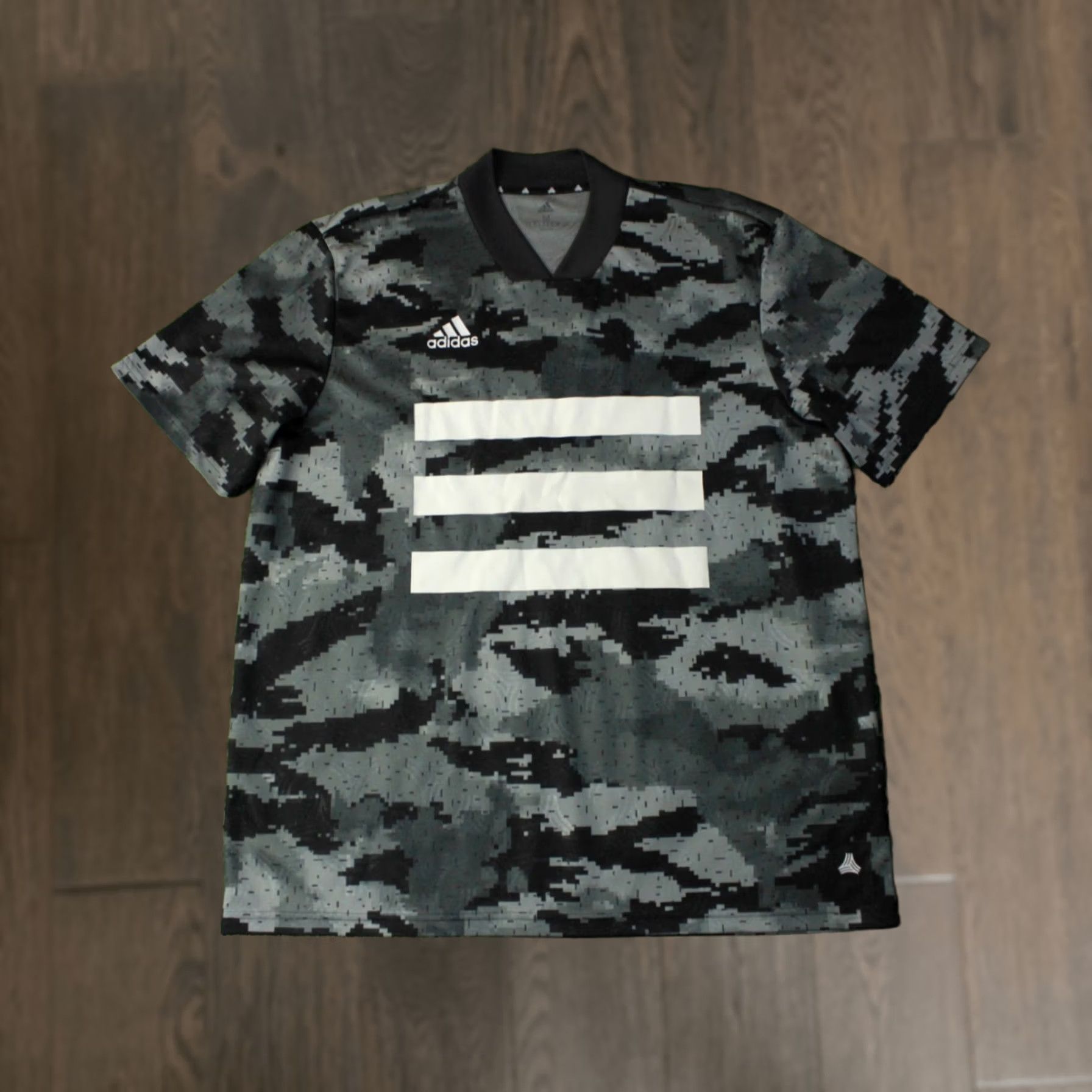 Adidas ADIDAS TANGO ORIGINAL 2019 FOOTBALL SHIRT MEN M Gray and Black DX DY5843 Size US M / EU 48-50 / 2 - 1 Thumbnail