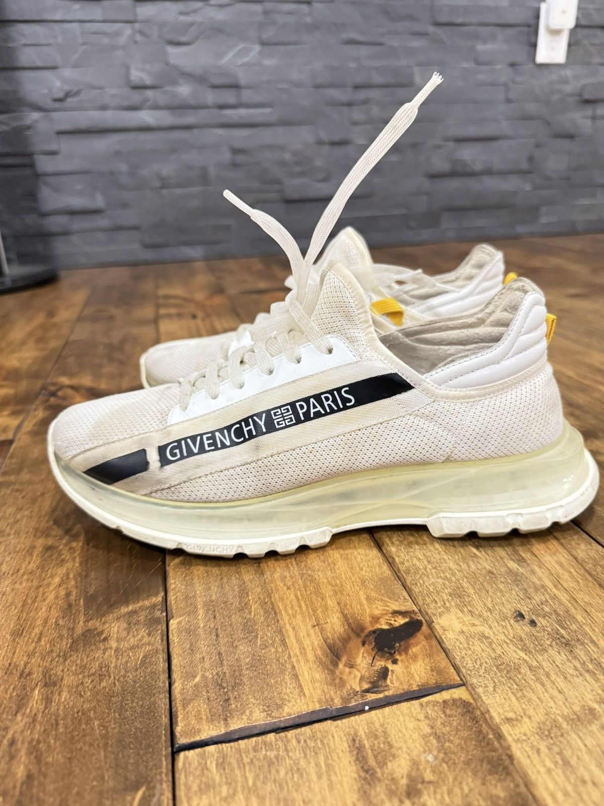 Givenchy Givenchy Spectre Runner sneaker Size US 10.5 / EU 43-44 - 1 Thumbnail