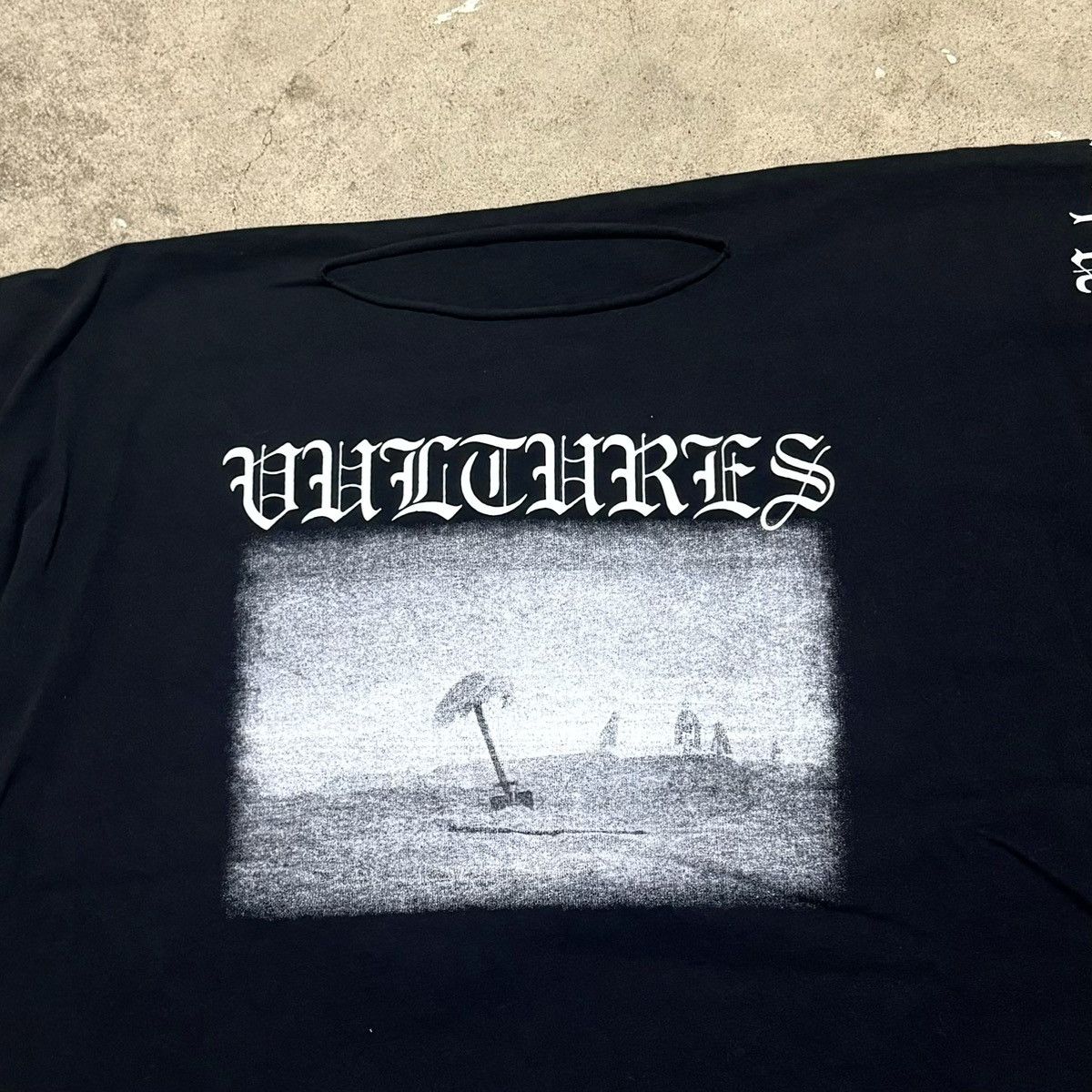 Yeezy KANYE WEST VULTURES TEE! Size US XL / EU 56 / 4 - 4 Thumbnail