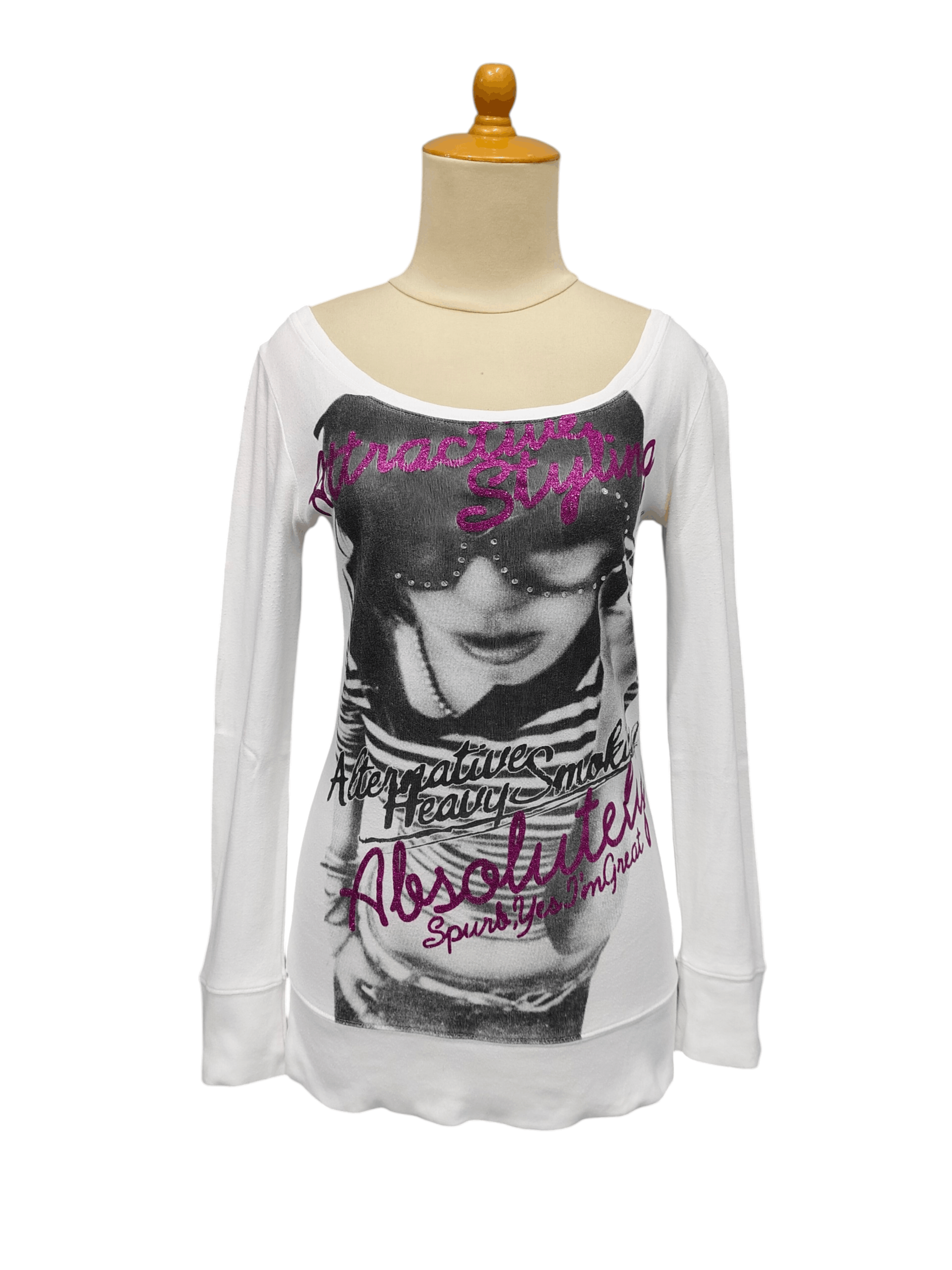 Japanese Brand 2000s IZIC🇯🇵 Photo Girl Glitter Script Rhinestone Graphic Size M / US 6-8 / IT 42-44 - 1 Thumbnail