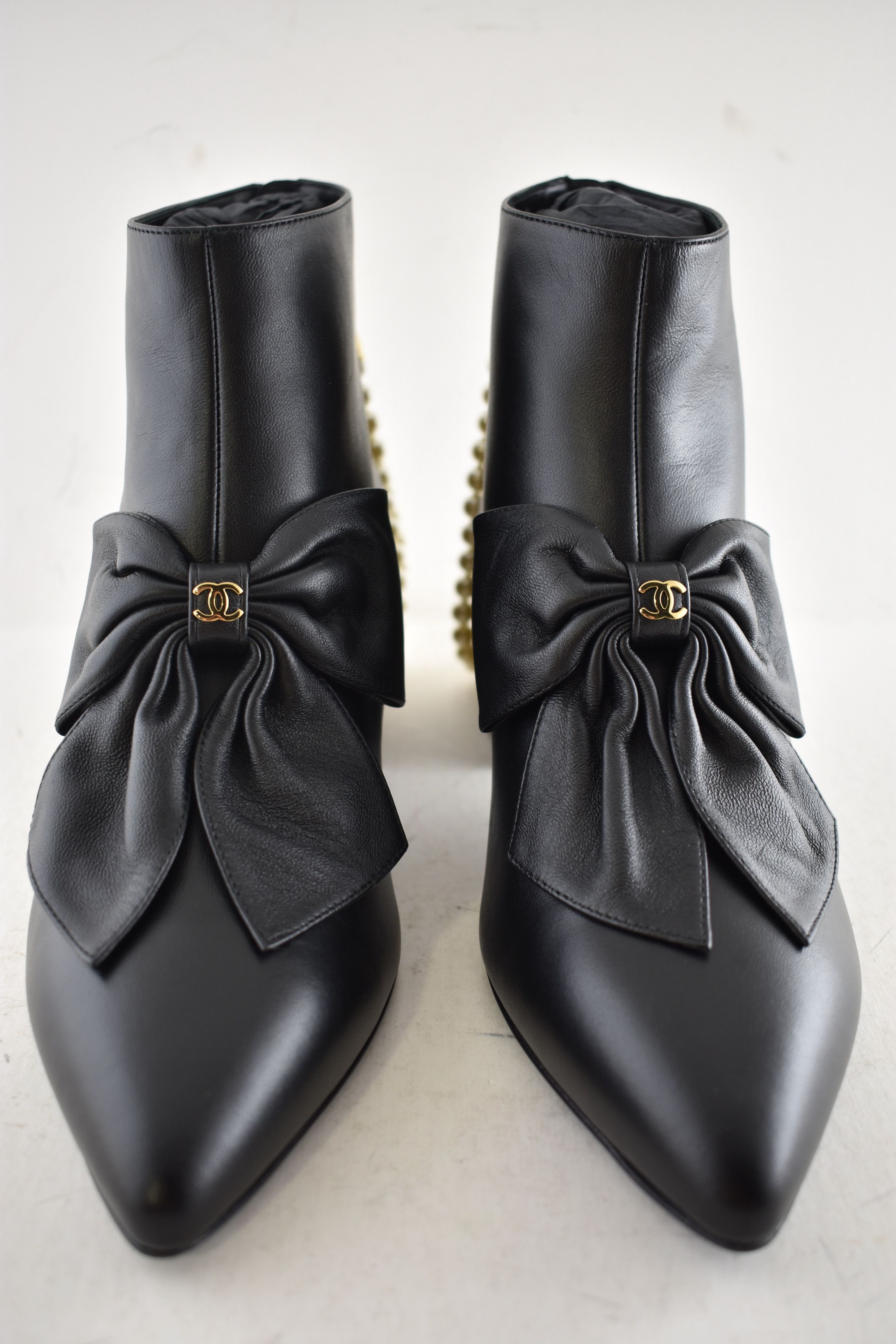Chanel Chanel 24A Pearl CC Bow Pointed Short Ankle Heel Boots 38 Size US 8 / IT 38 - 17 Thumbnail