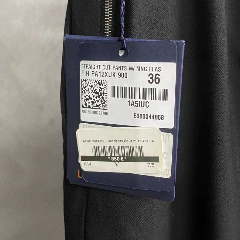 Louis Vuitton Louis Vuitton Black solid full-print logo elasticated slac Size US 36 / EU 52 - 4 Thumbnail