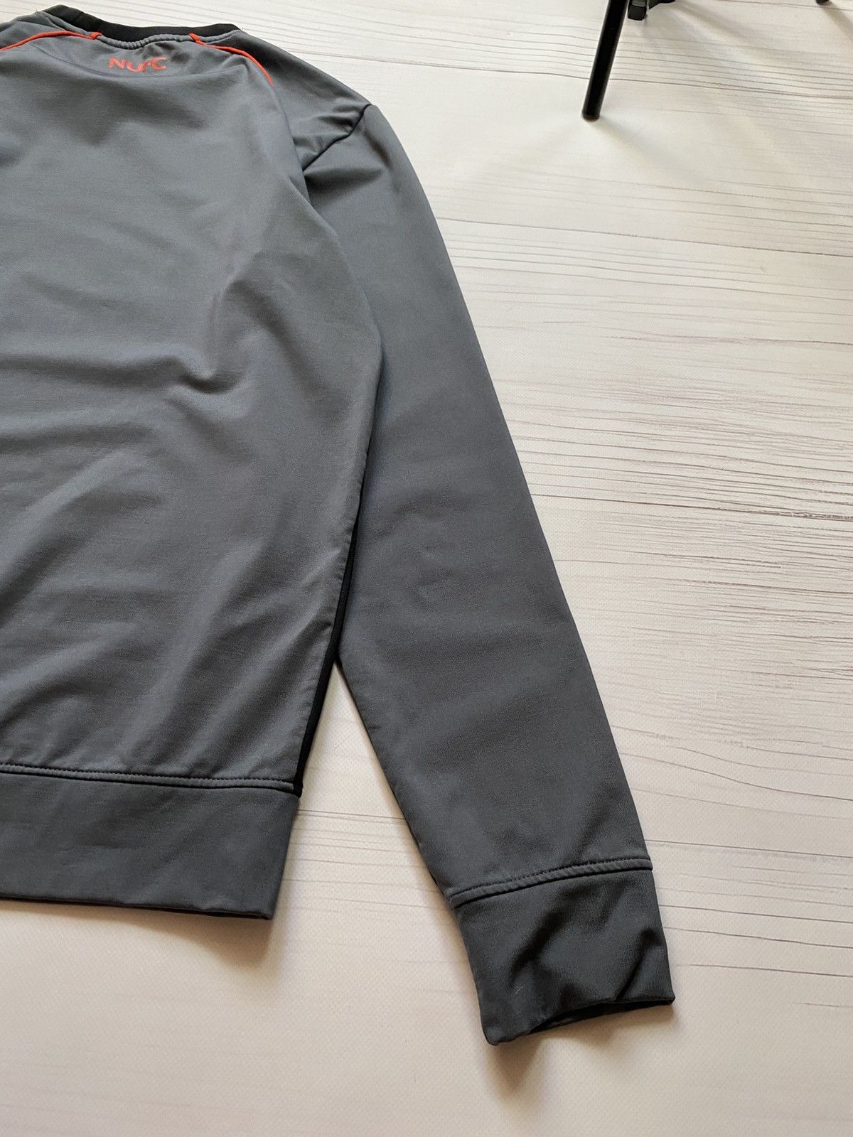Castore Castore Newcastle United 2021/22 training soccer sweatshirt Size US M / EU 48-50 / 2 - 9 Thumbnail