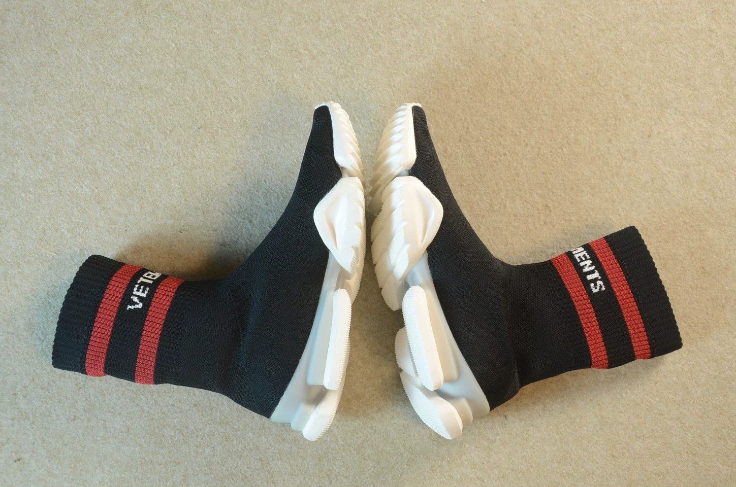 Other Vetements x Reebok Sock Pump High Black Sock Boot Size US 5 / IT 35 - 9 Thumbnail