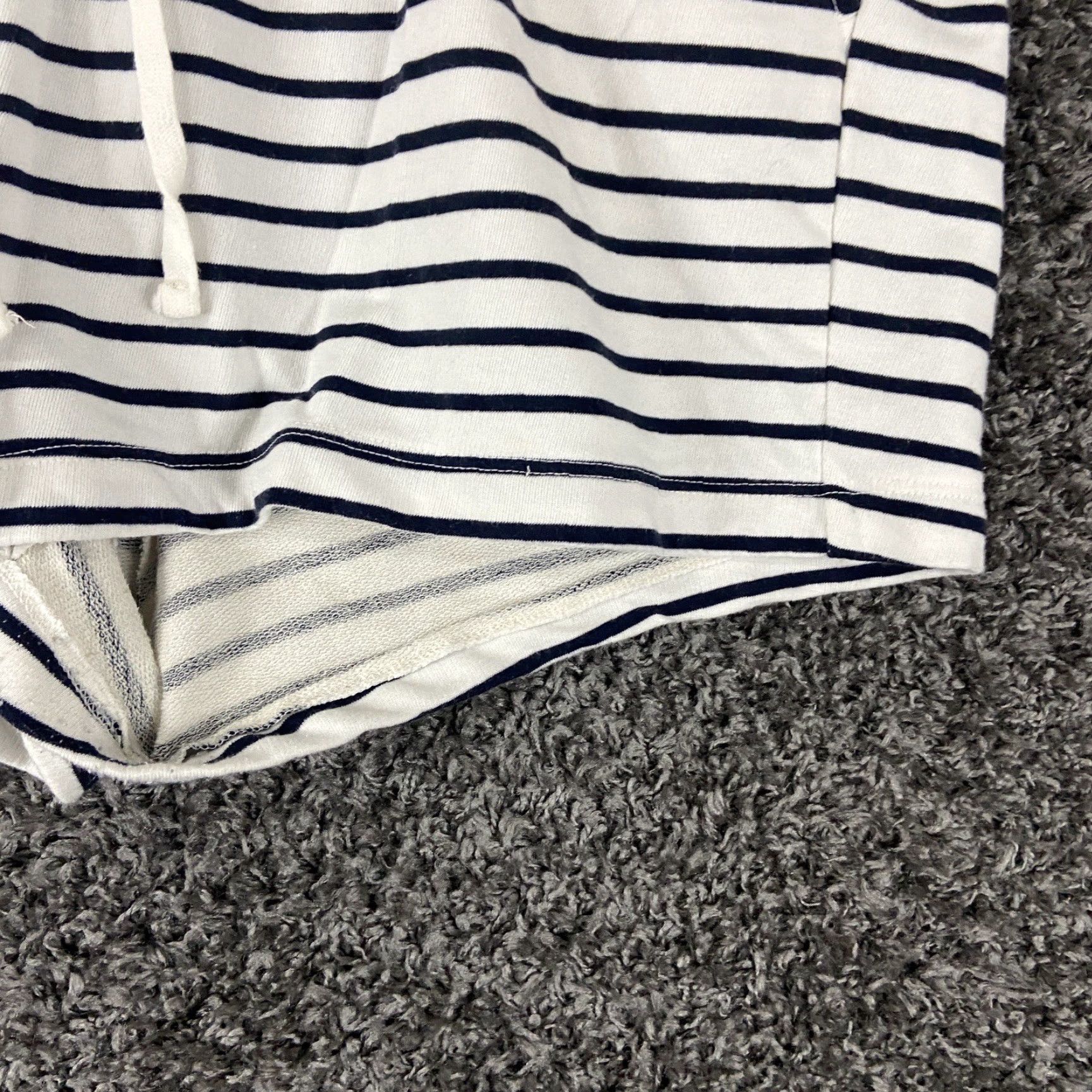Banana Republic Banana Republic White Black Striped Shorts Pockets Women’s XL Multicolor Striped Shorts Banana Republic Women’s XL Pockets White Black Multicolor Size 40" / US 18 - 2 Thumbnail