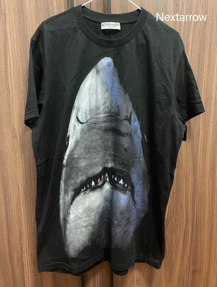 Givenchy Givenchy shark print short sleeved T-shirt2412-Nextarrow Size US XXS / EU 40 - 1 Thumbnail