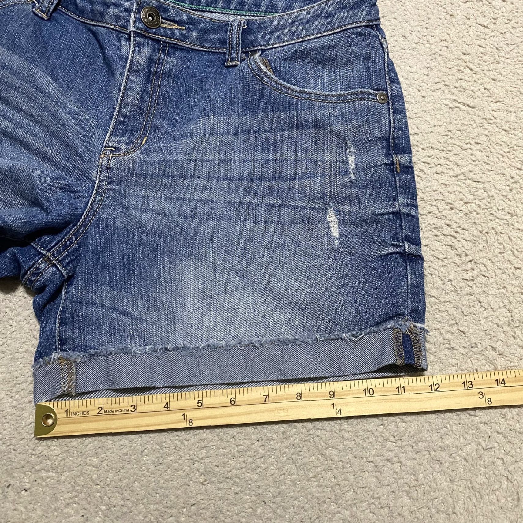Apt. 9 Apt. 9 Shorts Womens 10 Blue Denim Medium Wash Modern Distress Cut Off Inseam 4" Size 32" / US 10 / IT 46 - 3 Thumbnail