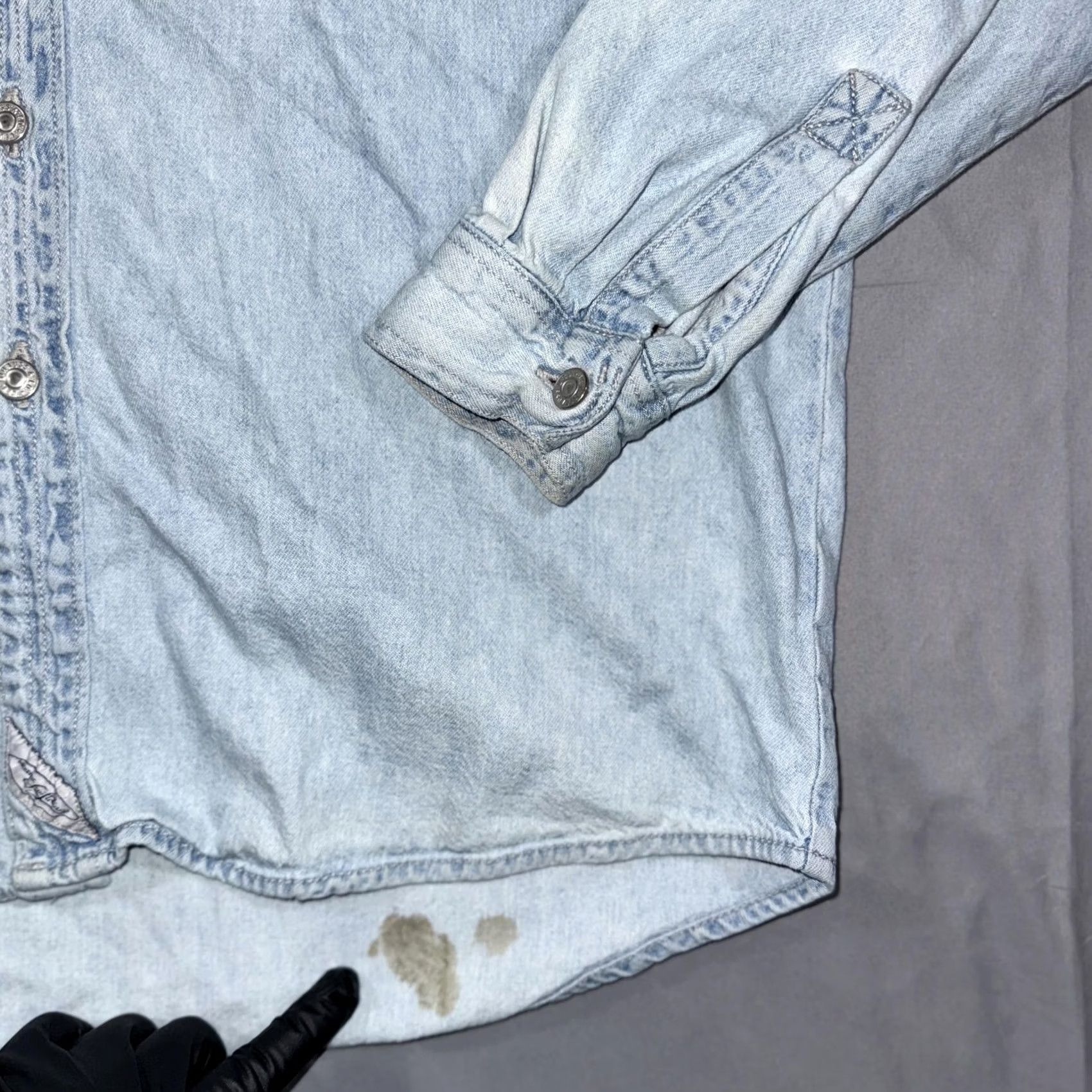 Levi's VINTAGE Levi's Light Wash Distressed Denim Shirt Mens M Long Sleeve Button-Up Collar Pocket 100% Cotton Blue Size US M / EU 48-50 / 2 - 6 Thumbnail