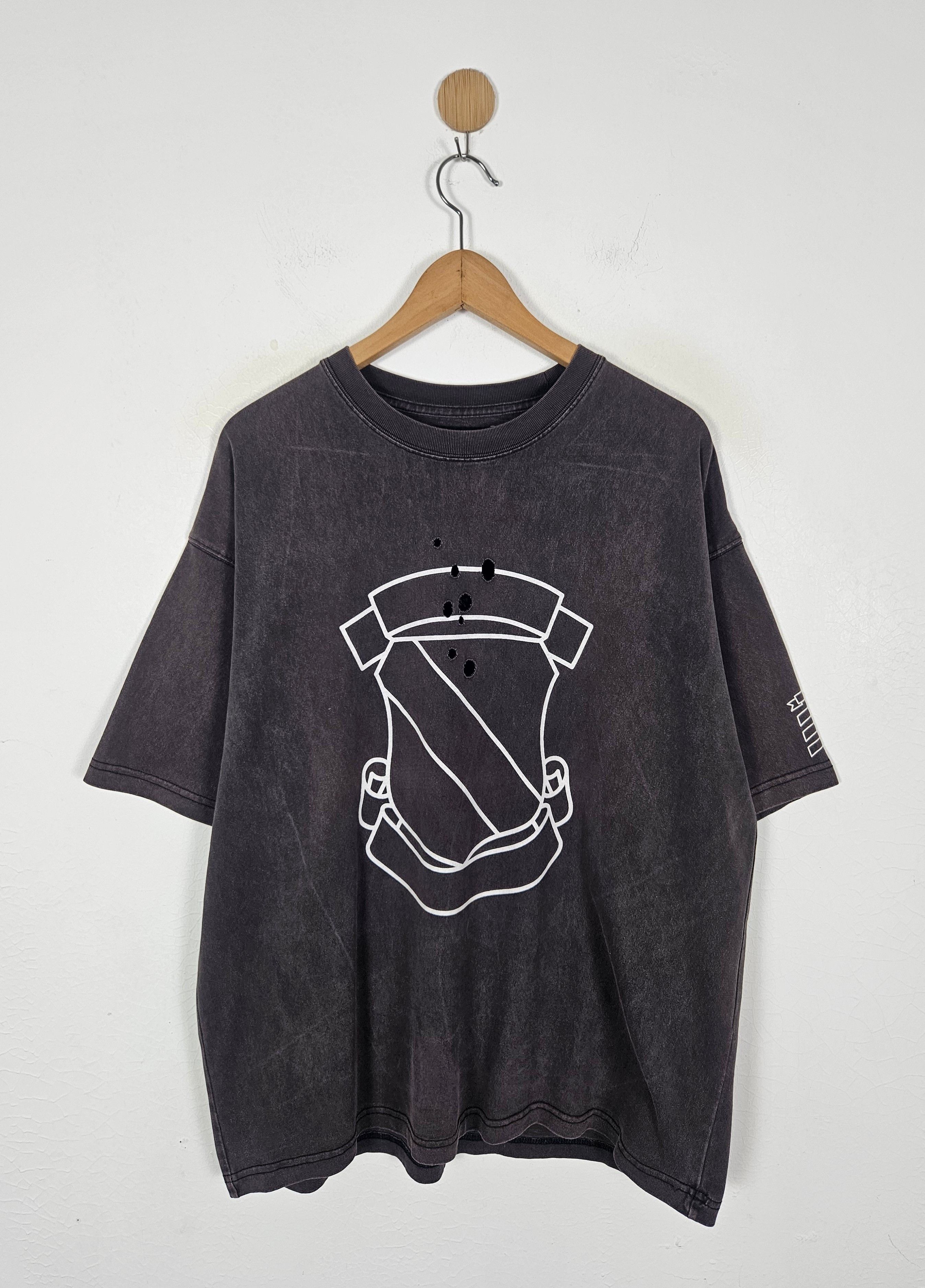 RE Number (N)ine shield crest gun Tee shirt black size 3