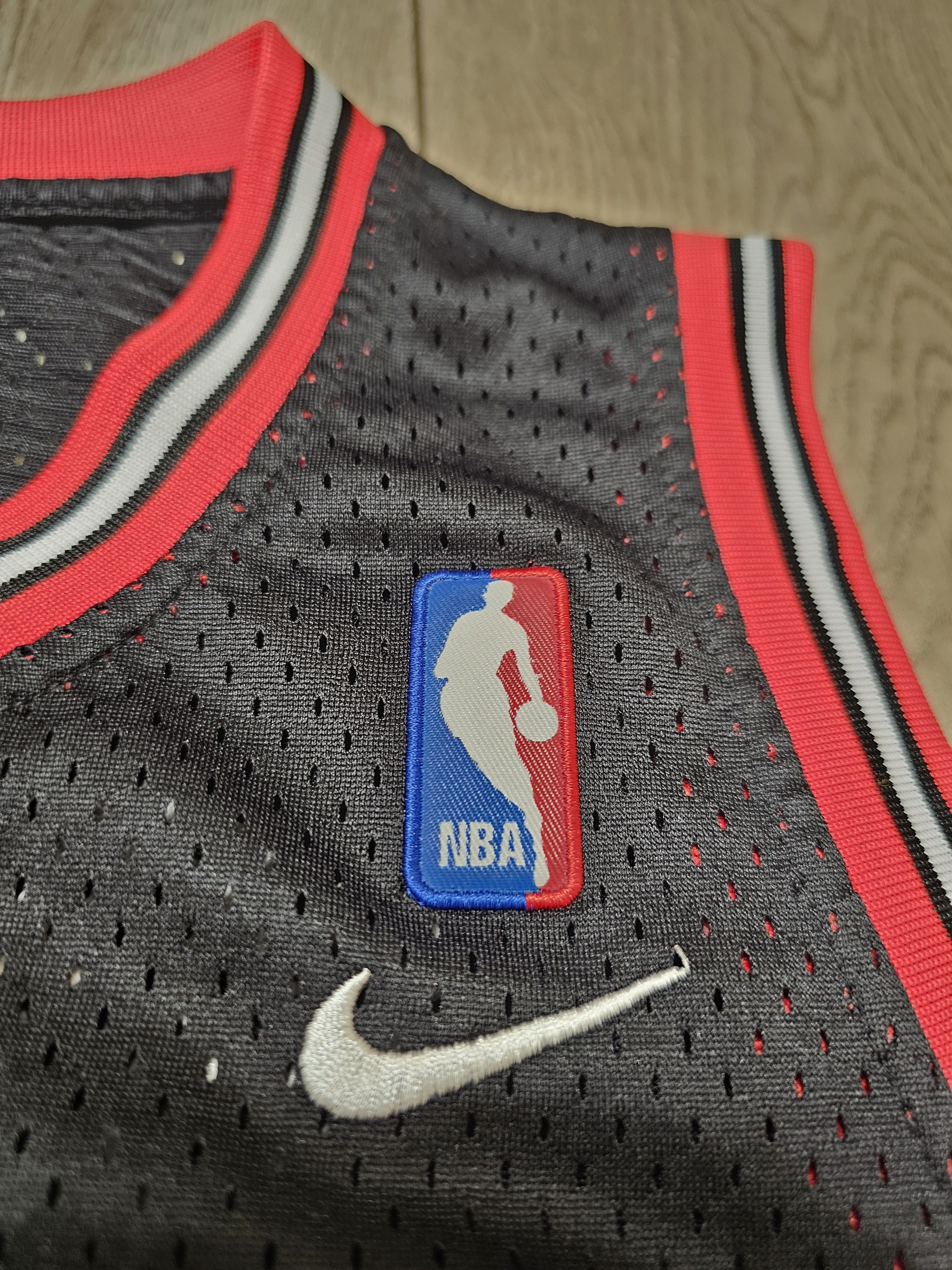 NBA × Vintage CHICAGO BULLS NIKE VINTAGE JORDAN JERSEY BASKETBALL SHIRT Size US M / EU 48-50 / 2 - 7 Thumbnail