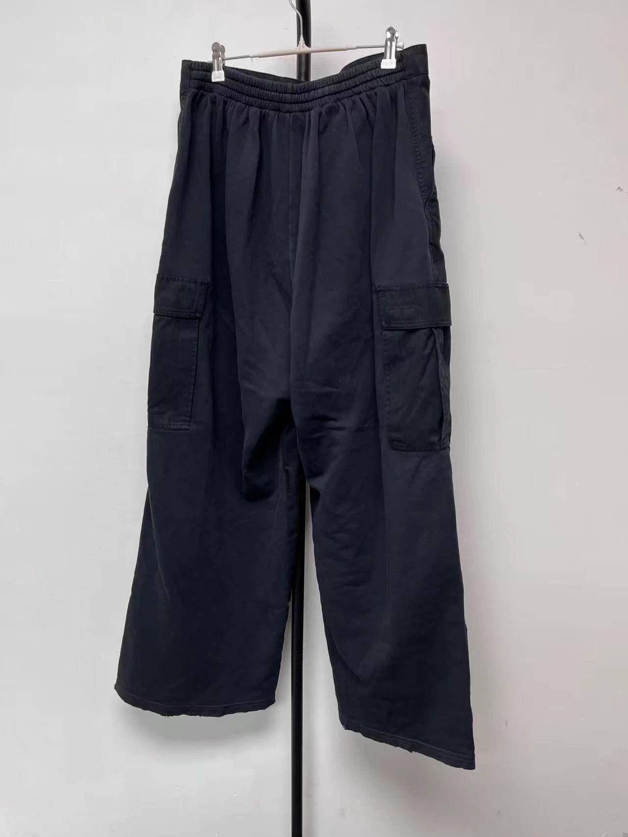 Balenciaga Balenciaga men's paper-woven cotton twill cargo pants Size US 29 - 1 Thumbnail