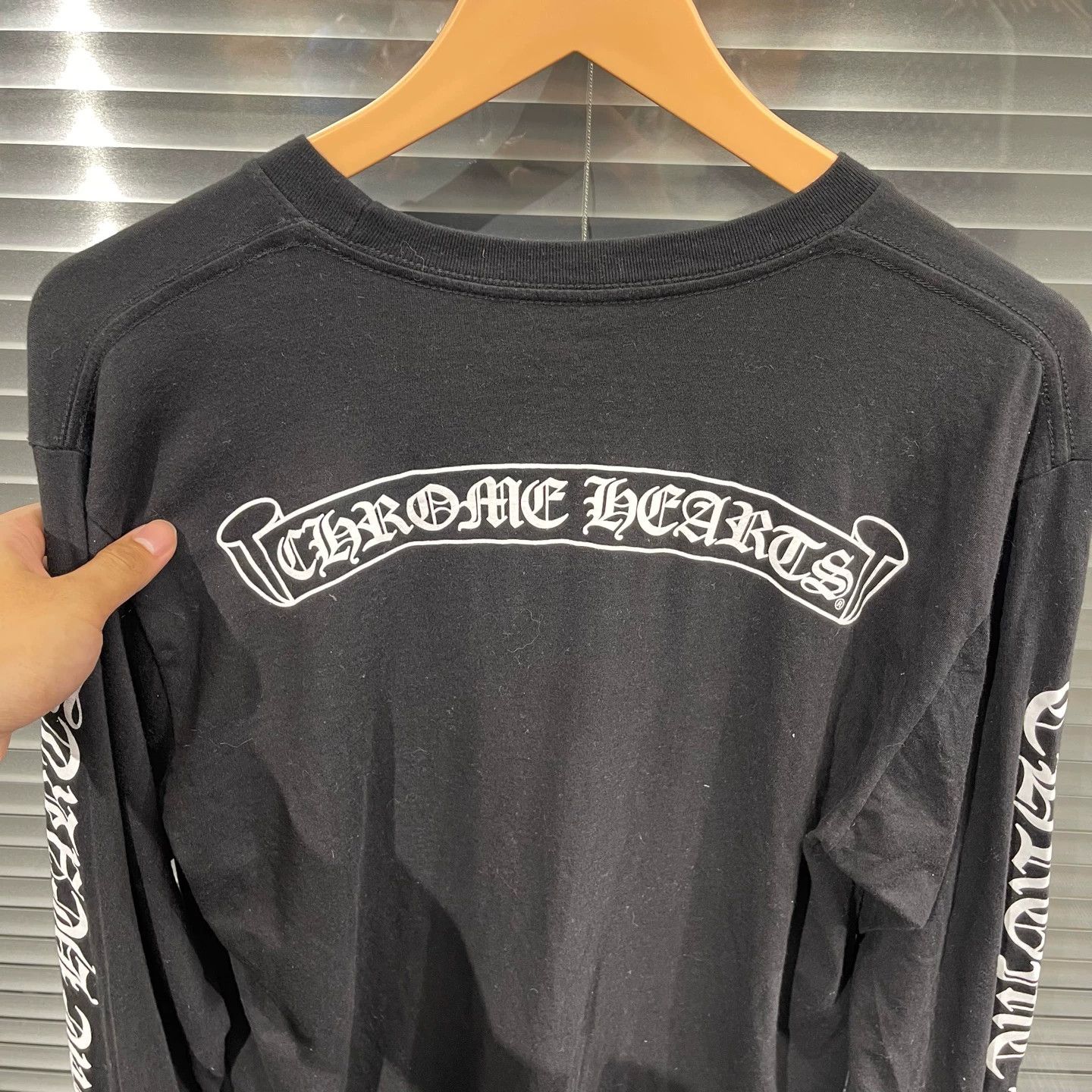 Chrome Hearts Chrome Hearts Scroll Logo Print LS M like new Size US M / EU 48-50 / 2 - 6 Thumbnail