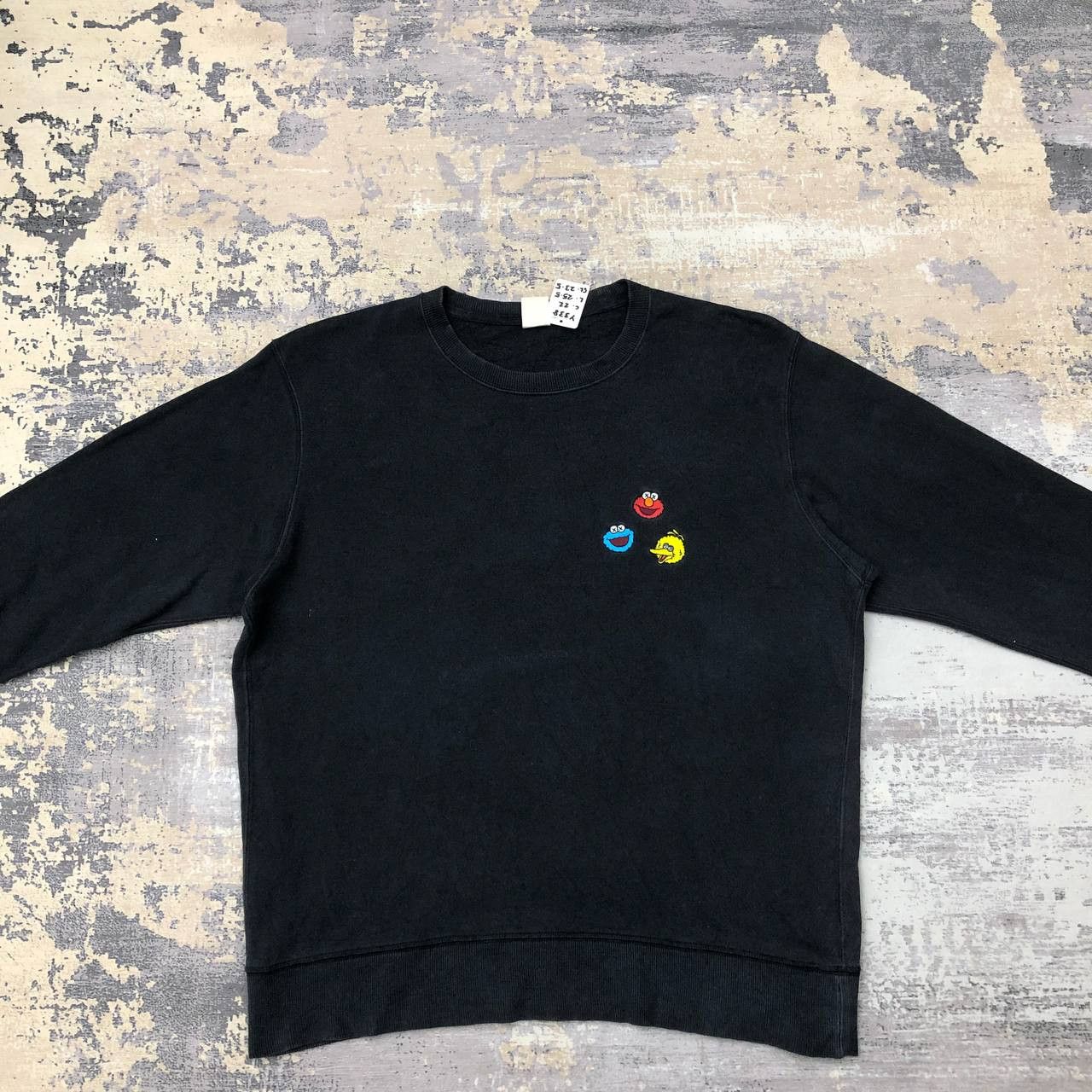 Kaws × Uniqlo Y338 SUN FADED KAWS SESAME STREET UNIQLO SWEATSHIRT Size US L / EU 52-54 / 3 - 3 Thumbnail