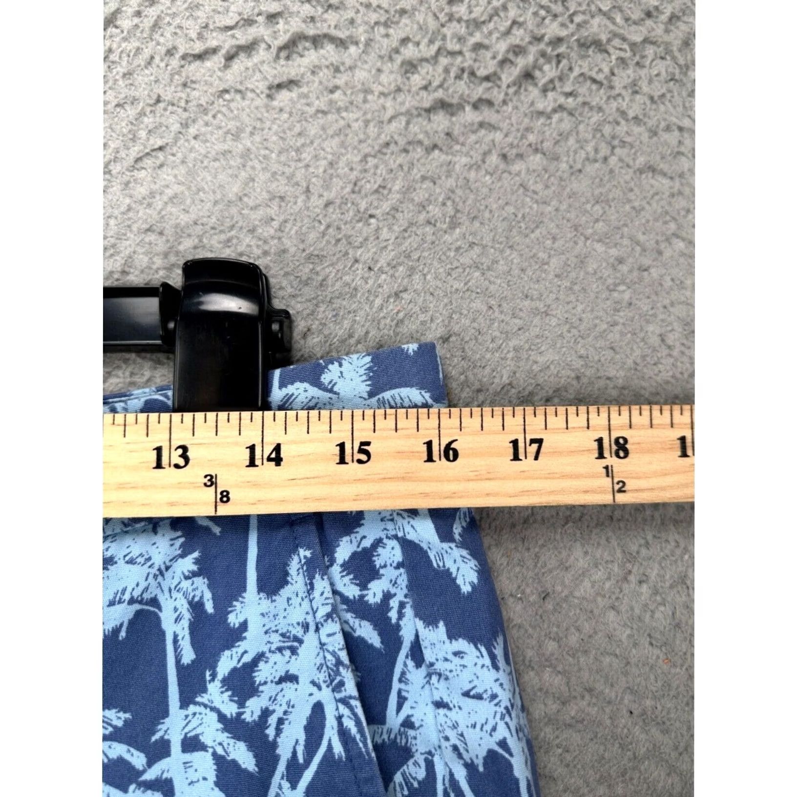 Vineyard Vines Vineyard Vines Shorts Mens 32 Blue Khakis Flat Front All Over Palm Trees Print Casual Size US 32 / EU 48 - 6 Thumbnail
