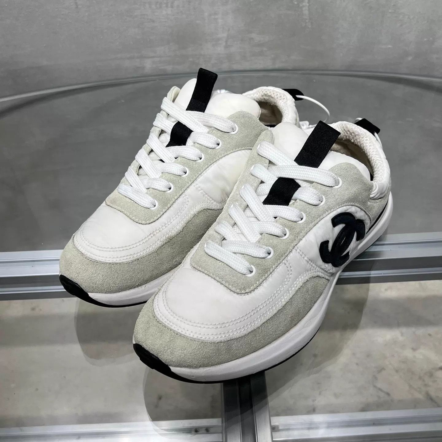 Chanel Chanel CC Sneakers 37.5 EU YH26903 Size US 7 / IT 37 - 2 Thumbnail