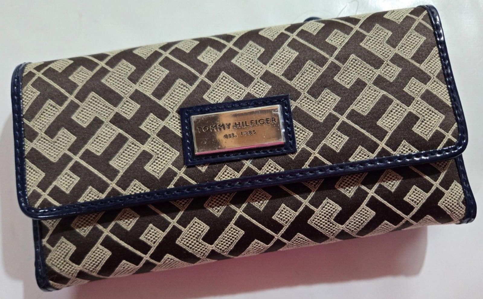 Tommy Hilfiger Tommy Hilfiger Signature TH Checkbook Trifold Wallet NWT Size ONE SIZE - 1 Thumbnail